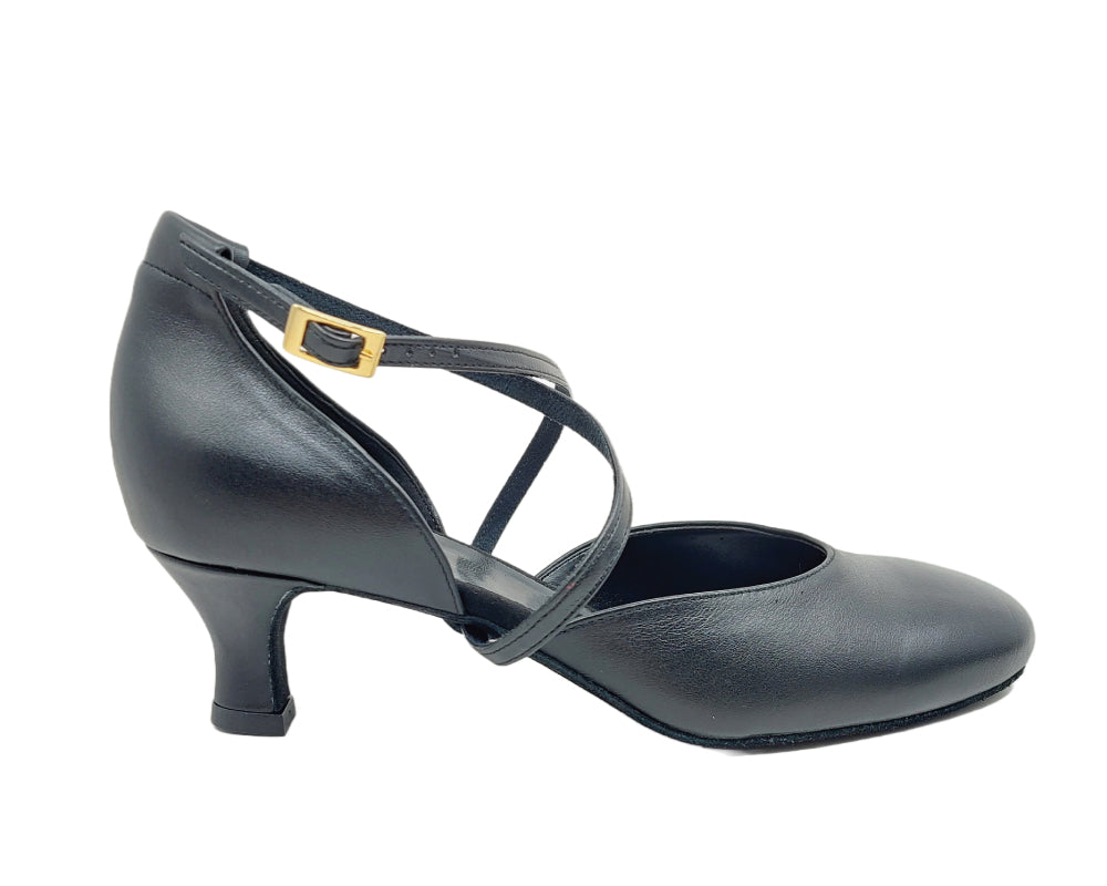 Seitenansicht der Lidmag 511/442 Tanzschuhe aus schwarzem Leder mit Knöchelriemen und goldener Schnalle auf weißem Hintergrund.